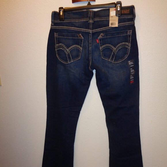 Levi's 524 Skinny Bootcut Junior's Jeans Size 11 M NWT - Picture 1 of 12